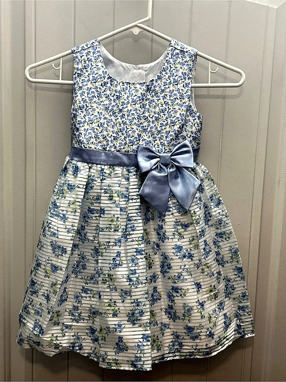 Jona Michelle Floral Dress in Blue & White Girls 4T Like New